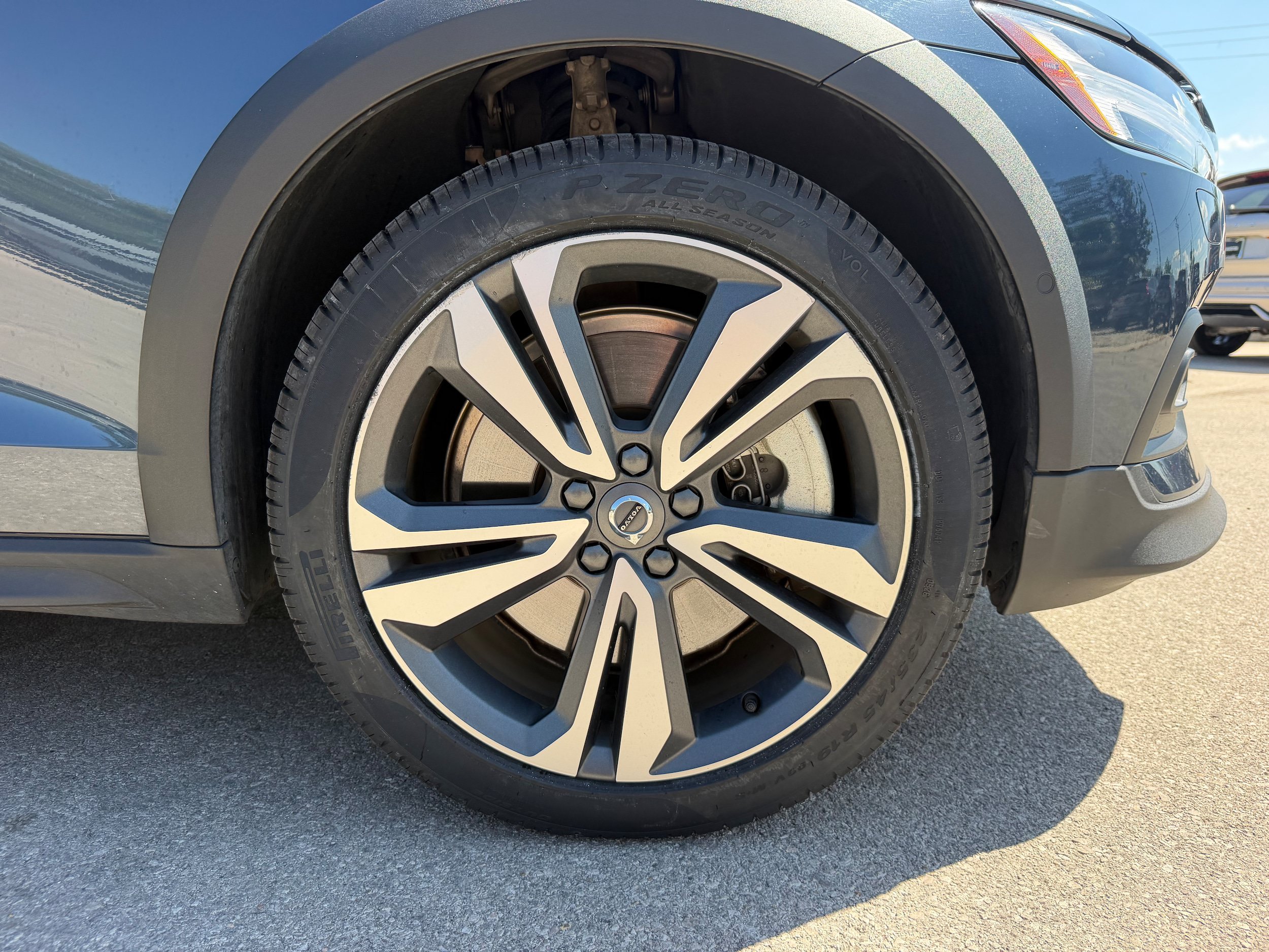 Certified 2025 Volvo V60 B5 Cross Country Plus AWD/4WD image 9
