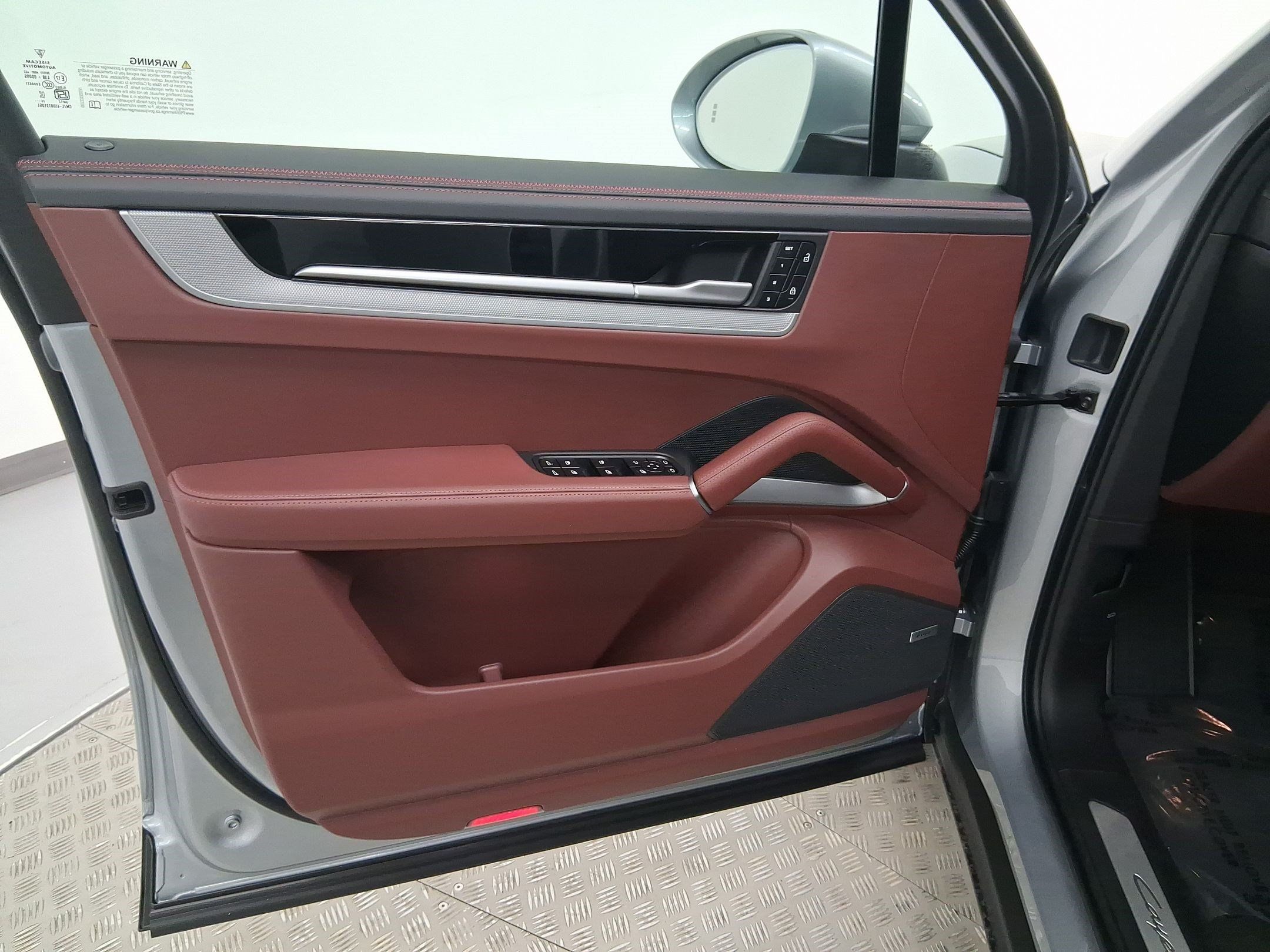 Used 2026 Porsche Cayenne AWD/4WD image 19