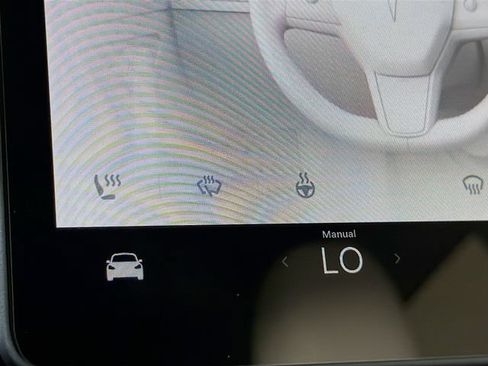 Used 2024 Tesla Model Y Long Range AWD/4WD image 23