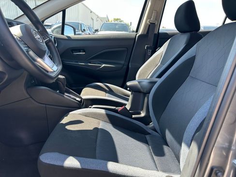 Used 2025 Nissan Versa SV FWD image 22