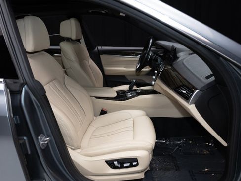 Used 2019 BMW 640i Gran Turismo xDrive image 57