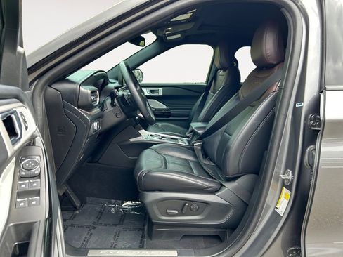 Used 2021 Ford Explorer Platinum w/ Equipment Group 601A image 16