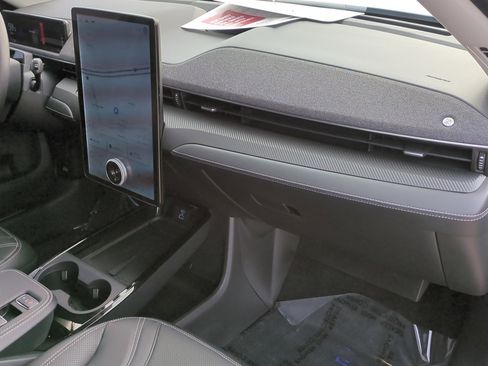 Used 2023 Ford Mustang Mach-E Premium image 33