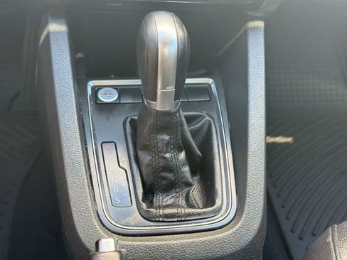 Used 2017 Volkswagen Jetta SE FWD image 18