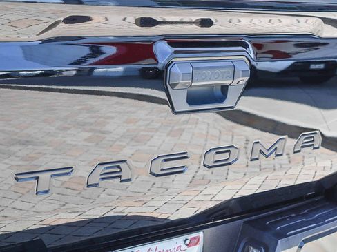 Certified 2024 Toyota Tacoma TRD Off-Road AWD/4WD image 11