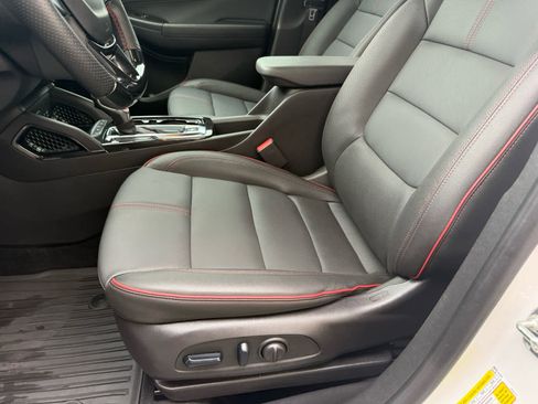 Used 2025 Chevrolet TrailBlazer RS w/ Convenience Package FWD image 4