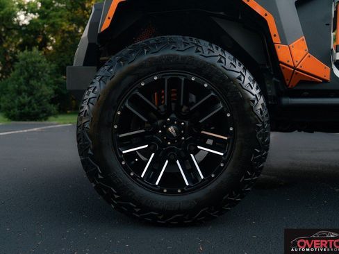 Used 2018 Jeep Wrangler Unlimited Sport S AWD/4WD image 38