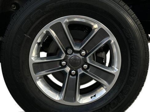 Used 2022 Jeep Wrangler Unlimited Sahara image 44