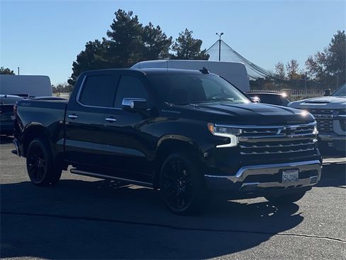 Used 2025 Chevrolet Silverado 1500 LTZ w/ LTZ Premium Package image 3