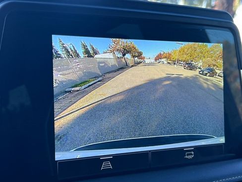 Used 2022 Chevrolet Suburban Premier image 21