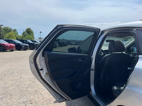 Used 2013 Ford Focus Titanium FWD image 27