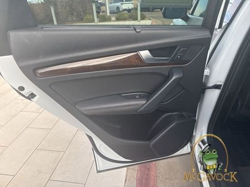 Used 2019 Audi Q5 2.0T Premium Plus w/ Premium Plus Package image 21