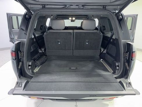 Used 2023 Rivian R1S Adventure image 27