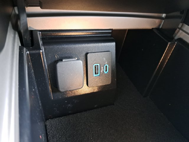 Used 2024 Ford Explorer XLT w/ Equipment Group 202A RWD image 14