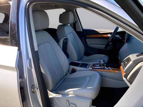 Used 2021 Audi Q5 2.0T Premium w/ Convenience Package AWD/4WD image 9