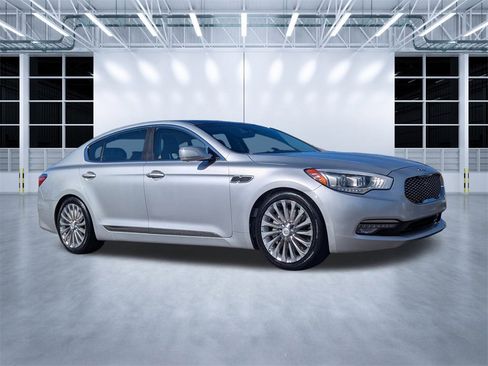 Used 2017 Kia K900 Luxury image 1