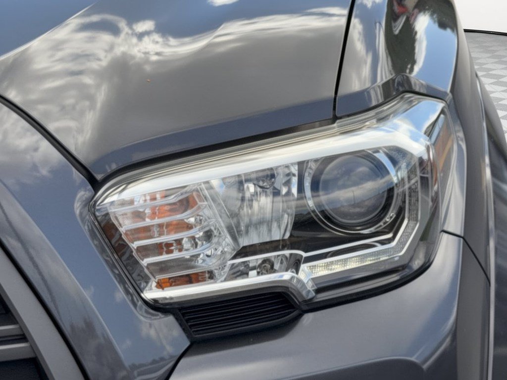 Used 2020 Toyota Tacoma TRD Sport w/ TRD Premium Sport Package RWD image 12