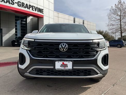 Used 2025 Volkswagen Atlas Cross Sport SE image 3