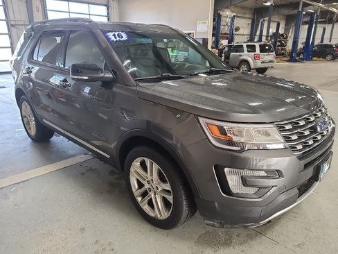 Used 2016 Ford Explorer XLT w/ Equipment Group 202A AWD/4WD image 4