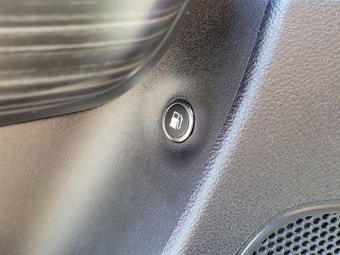 Used 2014 Jeep Cherokee Sport image 29