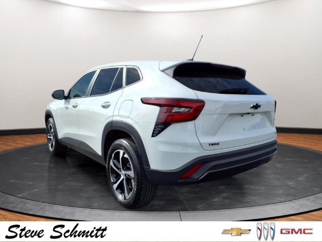Certified 2024 Chevrolet Trax RS w/ Sunroof Package FWD image 24