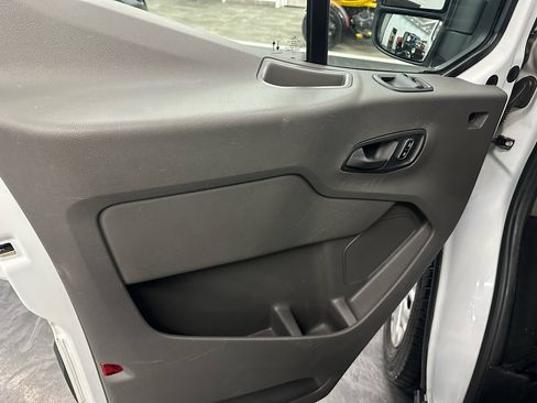 Used 2023 Ford Transit 350 XLT image 9