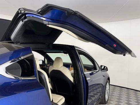 Used 2020 Tesla Model X Long Range image 5