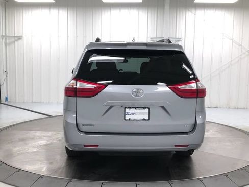 Used 2018 Toyota Sienna LE FWD image 7