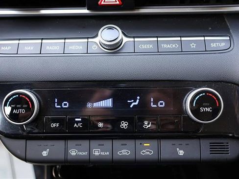 Used 2023 Hyundai Elantra Limited FWD image 19