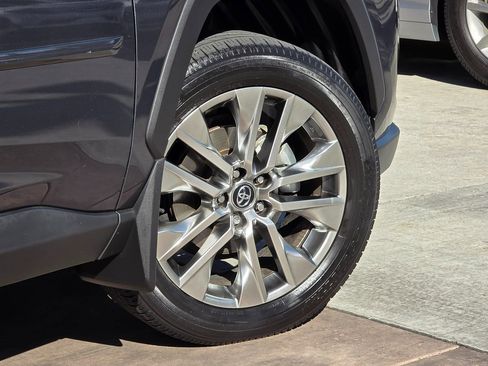 Used 2020 Toyota RAV4 XLE Premium image 14