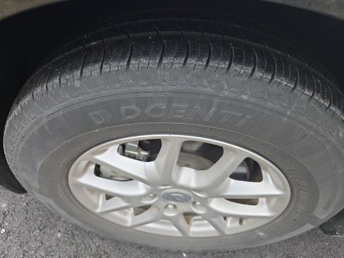 Used 2024 Chrysler Pacifica Touring-L image 11