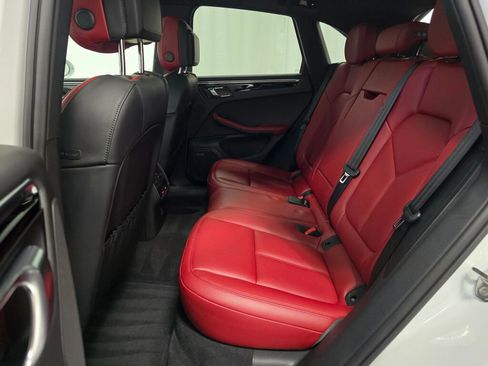 Certified 2025 Porsche Macan image 19