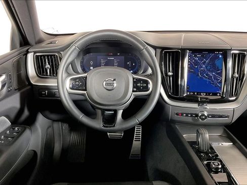 Used 2022 Volvo XC60 B5 R-Design w/ Advanced Package FWD image 4