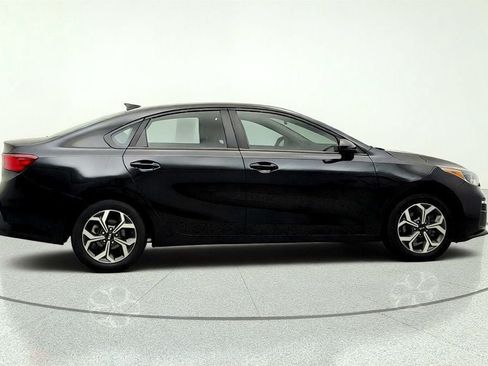 Used 2019 Kia Forte LXS FWD image 4