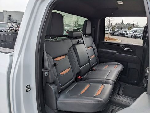 Used 2025 GMC Sierra 2500 AT4 image 46