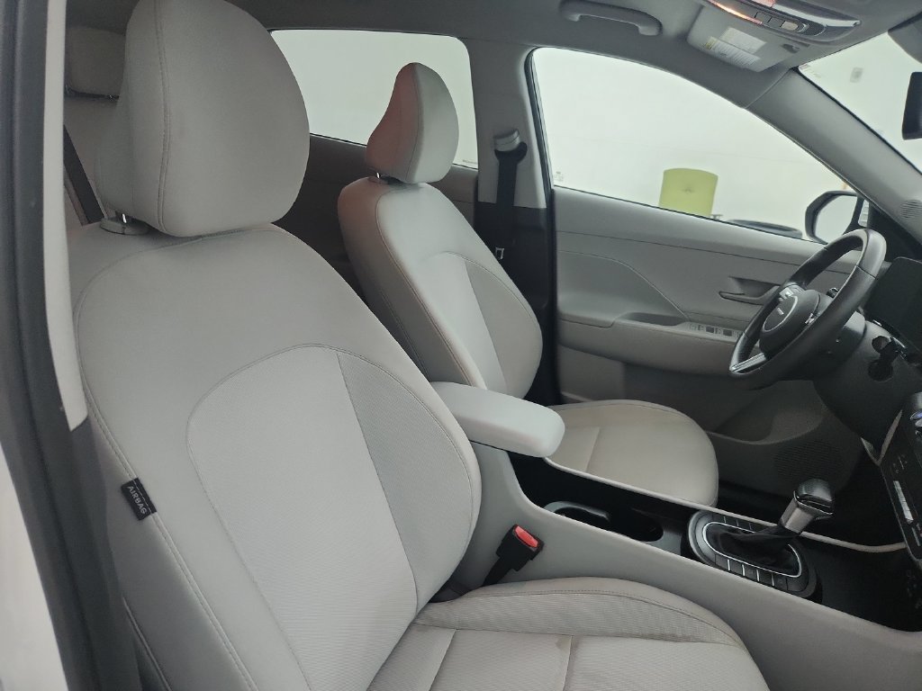 Used 2025 Hyundai Kona SEL FWD image 35