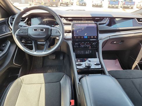 Used 2022 Jeep Grand Cherokee Trailhawk image 10