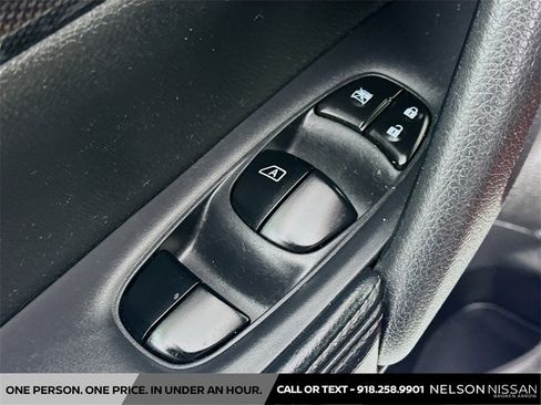 Used 2015 Nissan Rogue SL image 18