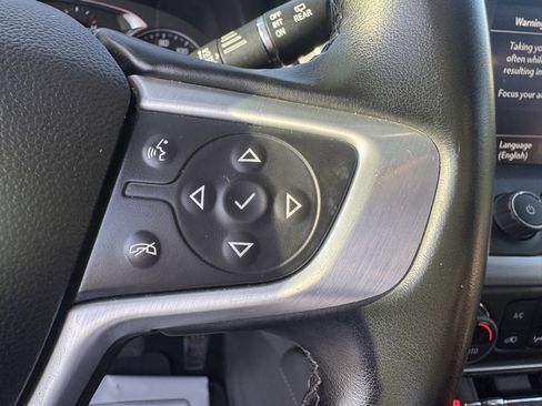 Used 2023 GMC Acadia SLT image 3