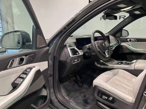 Used 2023 BMW X7 xDrive40i w/ Premium Package image 13
