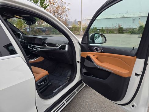 Used 2024 BMW X5 xDrive50e image 12
