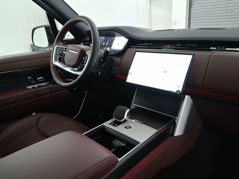 New 2025 Land Rover Range Rover SE image 21