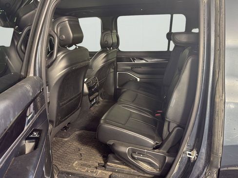 Used 2024 Jeep Wagoneer 4WD w/ Premium Group I image 11