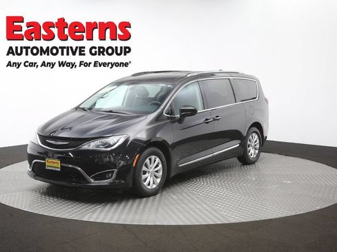 Used 2019 Chrysler Pacifica Touring-L FWD image 54