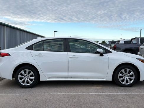 Used 2025 Toyota Corolla LE image 3