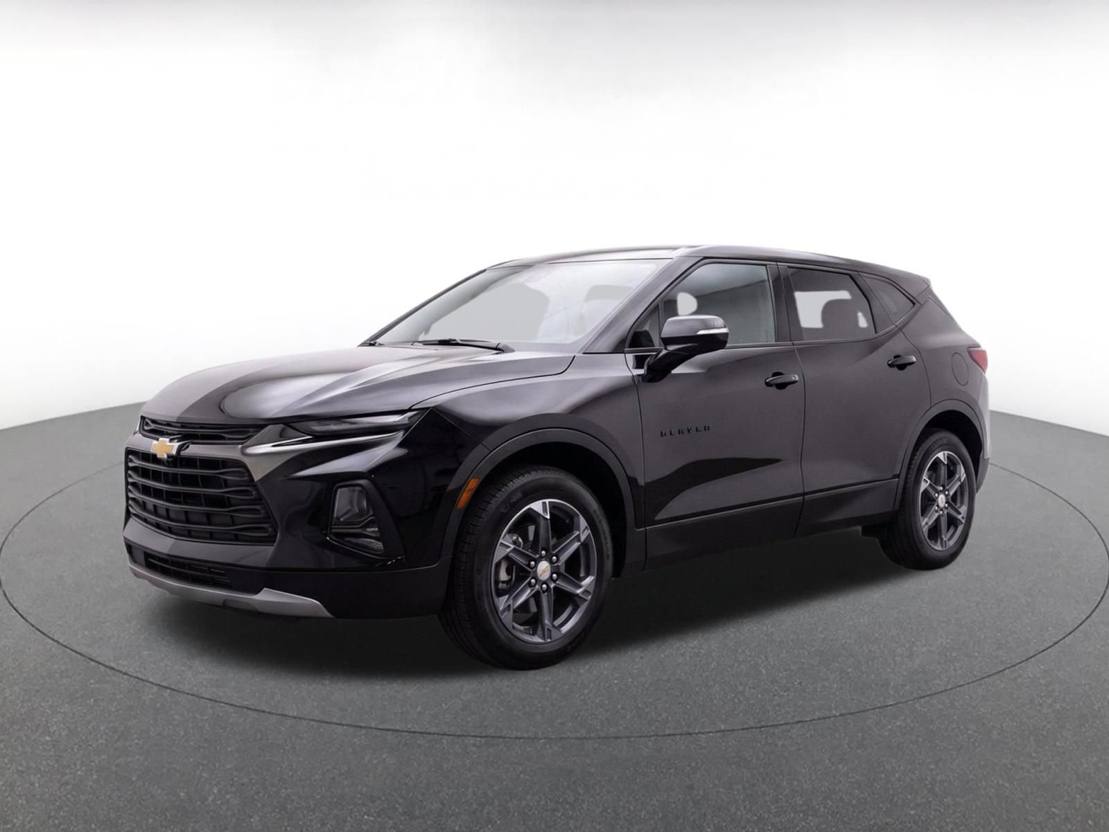 Used 2025 Chevrolet Blazer LT FWD image 3