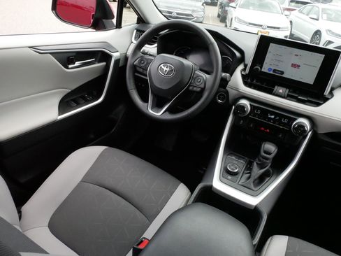 Used 2025 Toyota RAV4 XLE w/ Convenience Package AWD/4WD image 9