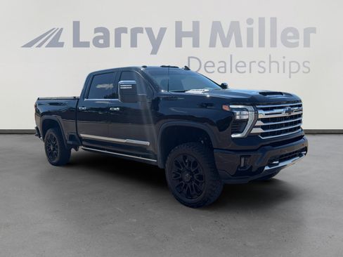 Used 2025 Chevrolet Silverado 2500 High Country w/ High Country Premium Package AWD/4WD image 8