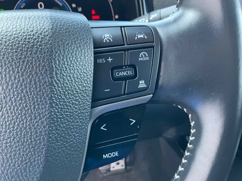 Used 2025 Toyota Camry SE FWD image 11
