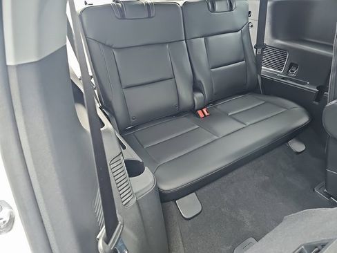 Used 2022 Ford Explorer XLT w/ Equipment Group 202A image 12